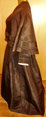 xxM459M Dress and cape from 1864